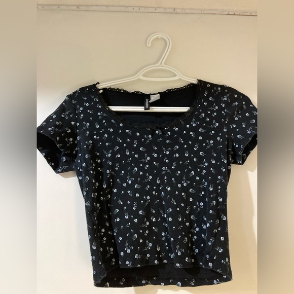 H&M floral lace trimmed scoop neck top - Picture 1 of 2
